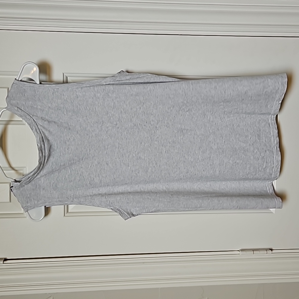 EUC Banana Republic Heather Gray Lightweight Tank with Embroidered Neck Detail - Picture 4 of 5